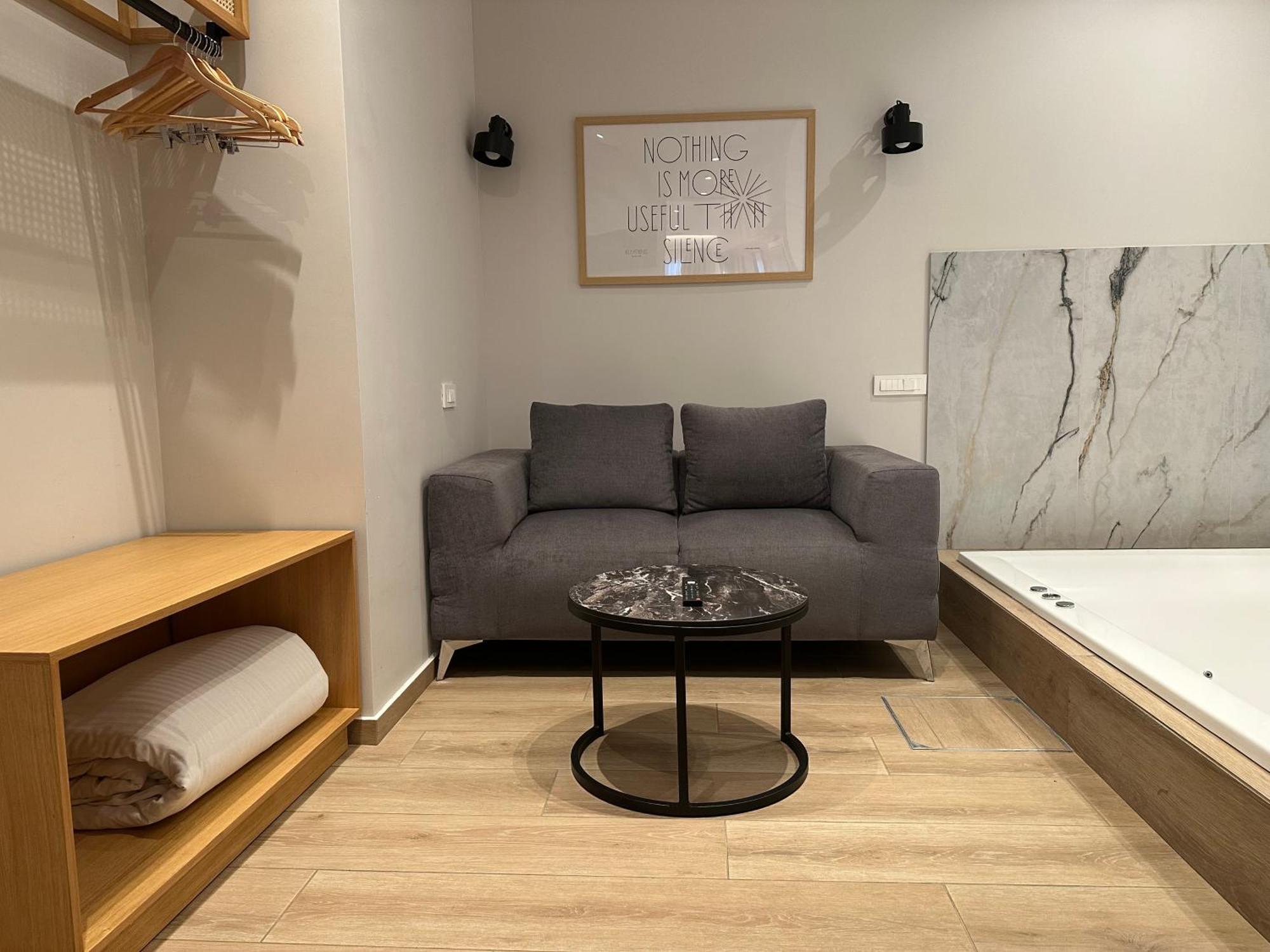 Belle Athenes - Luxury Rooms At Monastiraki Railway Station ภายนอก รูปภาพ