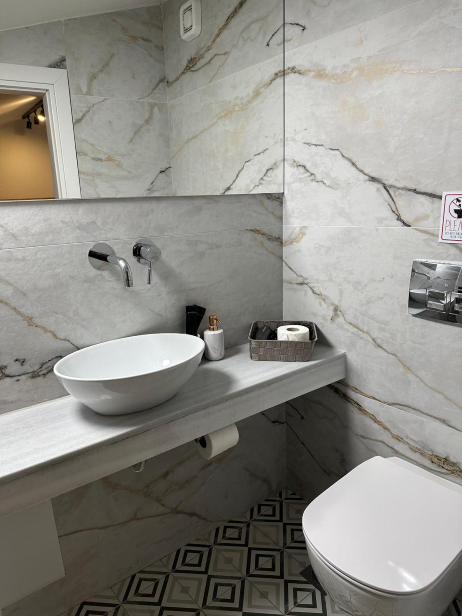 Belle Athenes - Luxury Rooms At Monastiraki Railway Station ภายนอก รูปภาพ