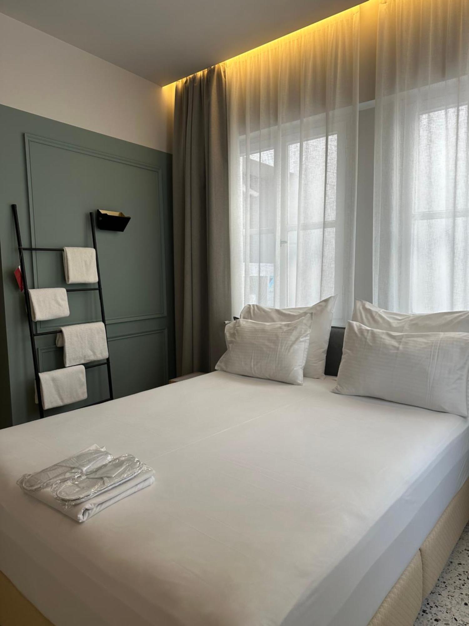 Belle Athenes - Luxury Rooms At Monastiraki Railway Station ภายนอก รูปภาพ