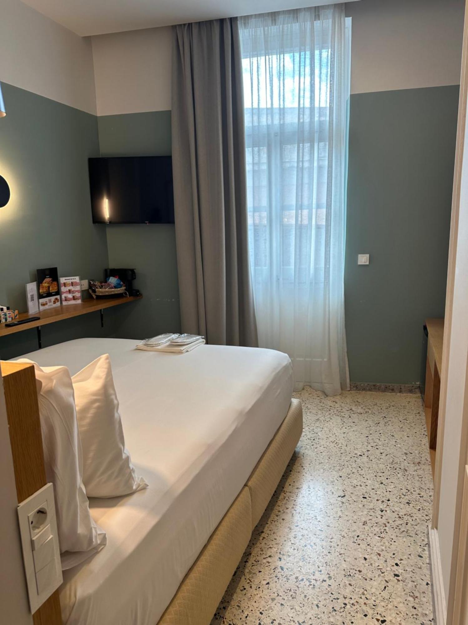 Belle Athenes - Luxury Rooms At Monastiraki Railway Station ภายนอก รูปภาพ